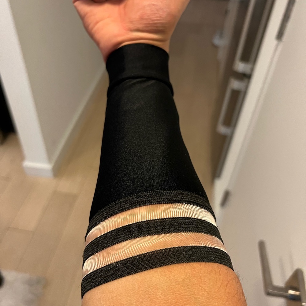Slick it up black wrist garment